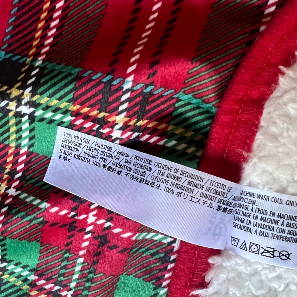 Disney Holiday Mickey and Minnie Throw Blanket - Picture 6 of 7